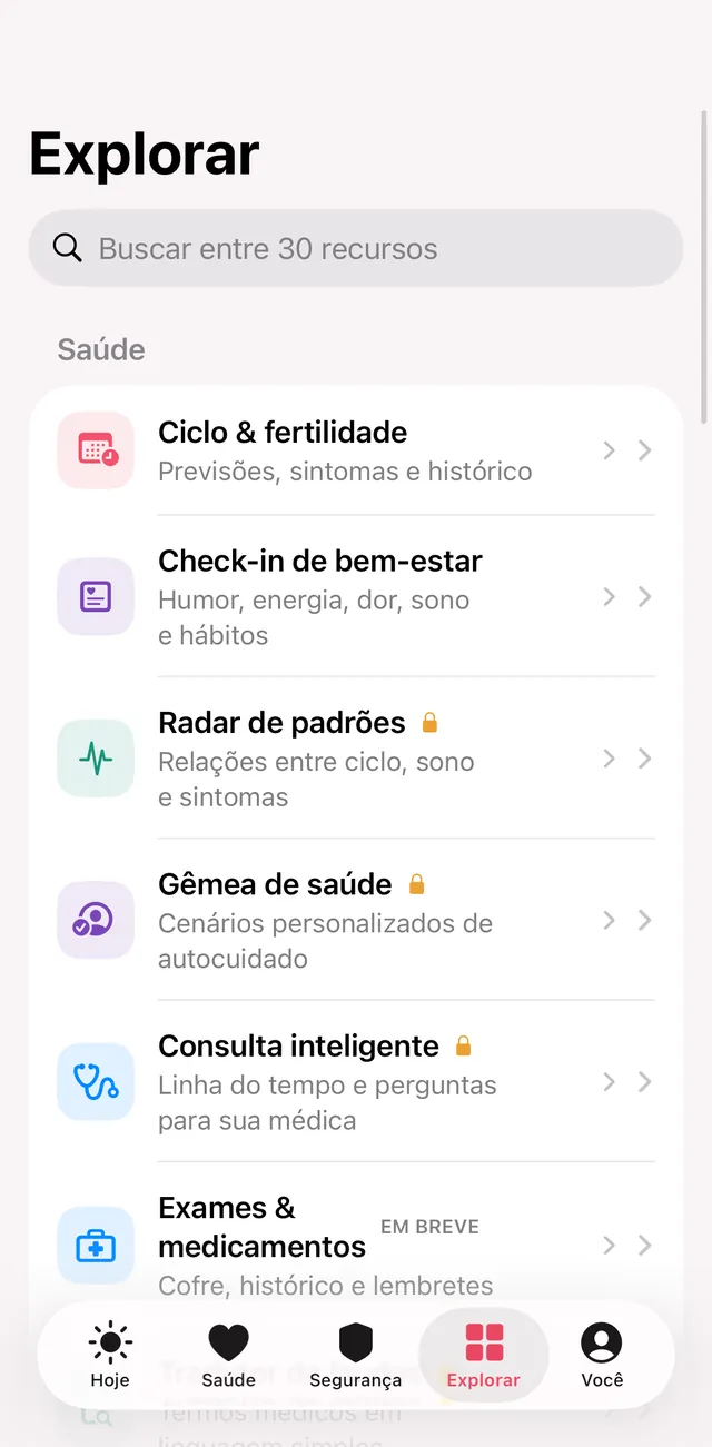 Tela Explorar: campo de busca entre 30 recursos e a lista de saúde com ciclo, check-in, radar de padrões e mais.